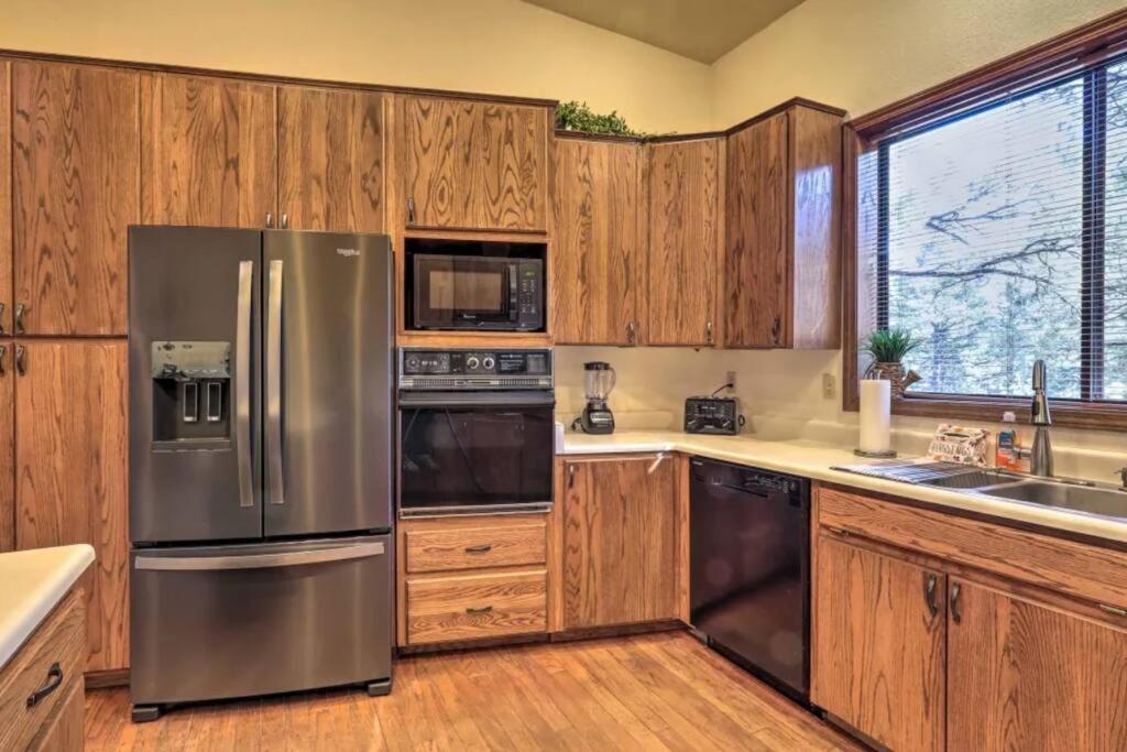 Kathys Cabin, King Bed, Hot Tub, Near-Nau & Downtown Attractions, Perfect Year-Round Mountain Getaway Flagstaff Exterior foto