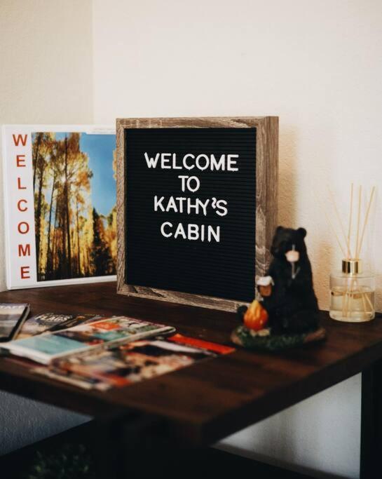 Kathys Cabin, King Bed, Hot Tub, Near-Nau & Downtown Attractions, Perfect Year-Round Mountain Getaway Flagstaff Exterior foto