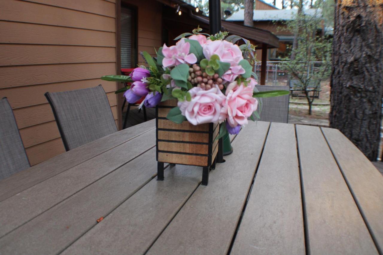 Kathys Cabin, King Bed, Hot Tub, Near-Nau & Downtown Attractions, Perfect Year-Round Mountain Getaway Flagstaff Exterior foto